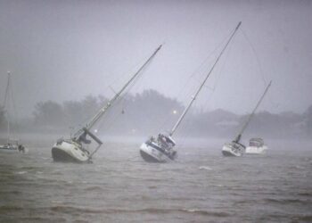 (VIDEO) Ian toca tierra en EE.UU. como huracán de categoría 4 «extremadamente peligroso» y provoca fuertes inundaciones en Florida