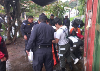 Una persona fallecida y cinco lesionadas al ser impactadas por un rayo en cancha de Nejapa