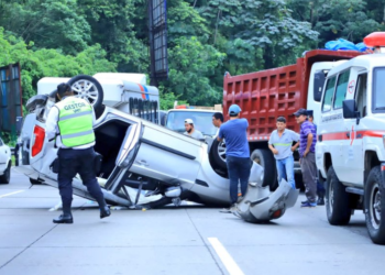 Reportan accidente de tránsito en la Panamericana antes del desvío hacia el Bulevar Monseñor Romero