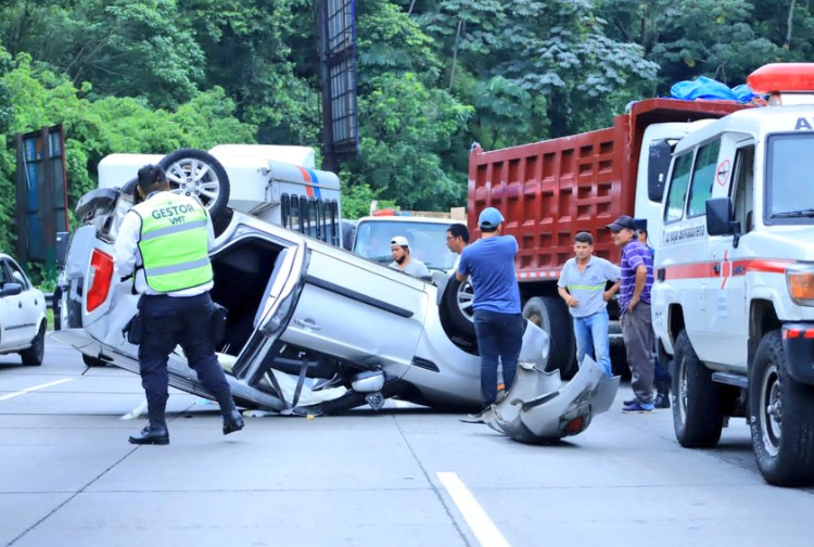 Reportan accidente de tránsito en la Panamericana antes del desvío hacia el Bulevar Monseñor Romero