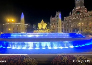 Fuente de Cibeles en España se ilumina de azul y blanco en conmemoración de la independencia de El Salvador