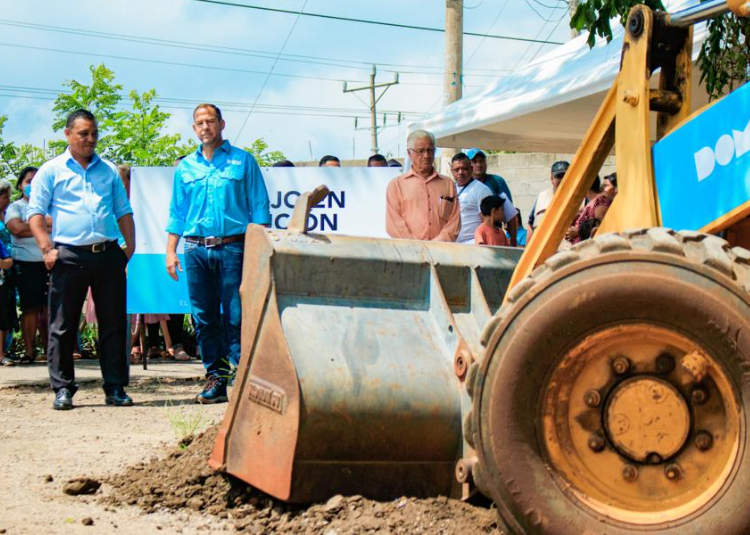 La DOM inicia pavimentación de calle en El Refugio, Ahuachapán