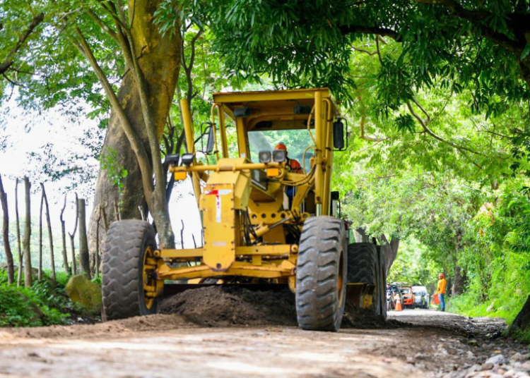 Obras Públicas inicia pavimentación de 8.2 Kms. de carretera en Jujutla, Ahuachapán