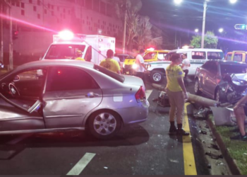 Conductora lesionada en aparatoso accidente sobre la Alameda Manuel Enrique Araujo