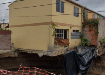 Presidente Bukele ordena apoyo económico inmediato a familias afectadas por cárcava en Brisas de San Francisco