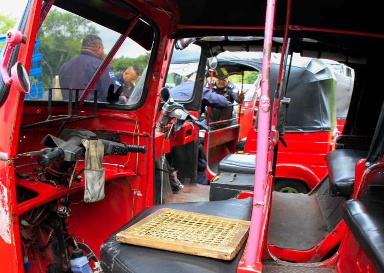 PNC decomisa 20 carros y 5 mototaxis que eran usados para financiar a la pandilla 18 en Apopa