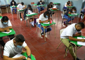 Ministerio de Educación anuncia reinicio de clases presenciales en todo el país este lunes