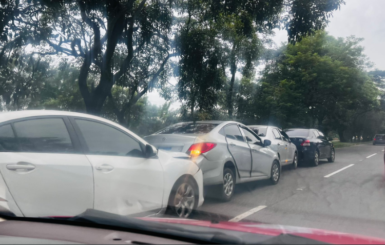 Reportan múltiple accidente de tránsito en carretera de Comalapa hacia San Salvador, a la altura de Santo Tomás