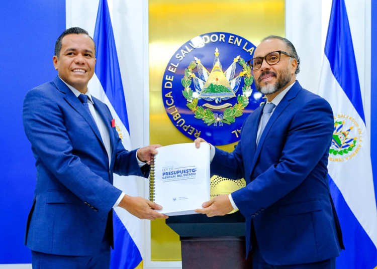 Ministro de Hacienda presenta el Presupuesto General de la Nación 2023 a la Asamblea Legislativa