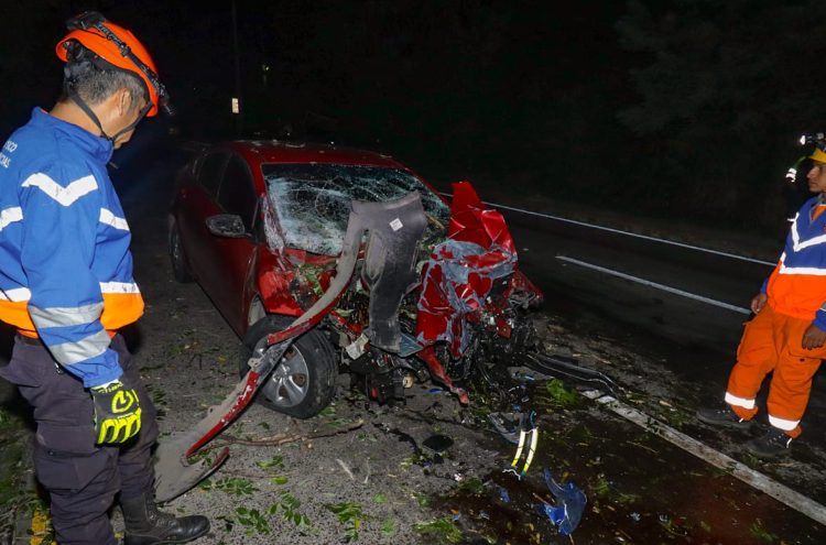 Una persona lesionada dejó aparatoso accidente de tres vehículos en la carretera hacia Comalapa