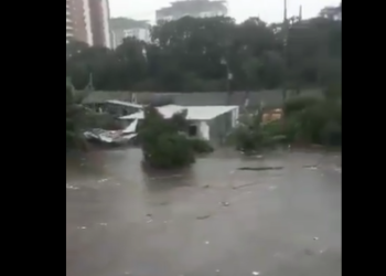 (VIDEO) Impactantes imágenes de la quebrada El Piro a punto de debordarse en Antiguo Cuscatlán