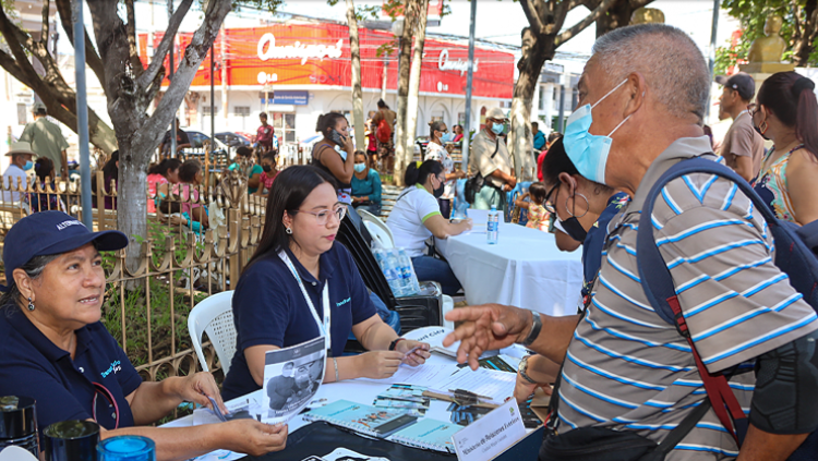 Cancillería realiza feria del migrante en el parque de Usulután