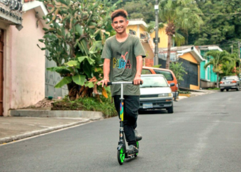 Obras Municipales entrega calles recarpeteadas a los habitantes de la residencial Montebello en Mejicanos