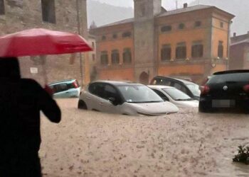(VIDEOS) Lluvias torrenciales en Italia dejan al menos 10 muertos y varias personas desaparecidas