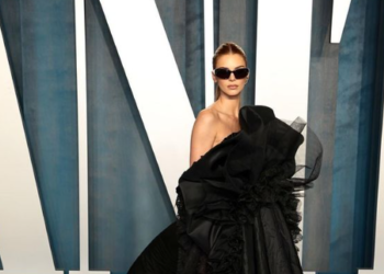 Al igual que su hermana Kim Kardashian, Kendall Jenner sacude Instagram