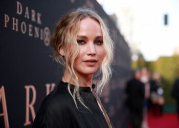 Jennifer Lawrence dice que no puede perdonar a su padre por apoyar a Donald Trump