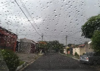 MARN monitorea lluvias en todo el país debido al paso de una onda tropical este jueves