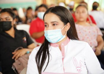 Ministro Castro anuncia firma de contratos laborales para madres solteras de Cuscatlán