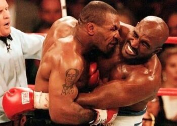 Serán subastados los guantes que Holyfield usó el día que Tyson le mordió la oreja
