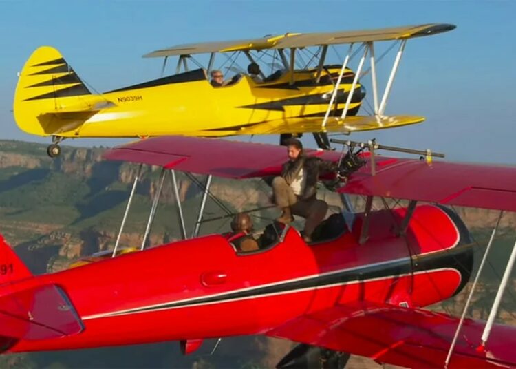 (VIDEO) Haciendo una peligrosa maniobra, Tom Cruise aumenta las expectativas sobre “Misión imposible: sentencia mortal”