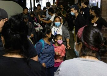 Nueva York declara estado de emergencia ante la llegada de miles de migrantes