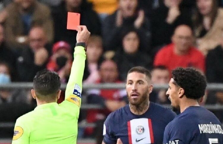 Dos tarjetas en diez segundos: la insólita expulsión de Sergio Ramos en el PSG