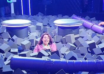 (VIDEO) El momento en que una streamer cae y se fractura la espalda en plena transmisión