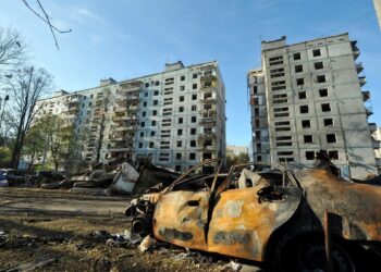 Al menos un muerto y golpe a «infraestructuras críticas» por ataques en Kiev