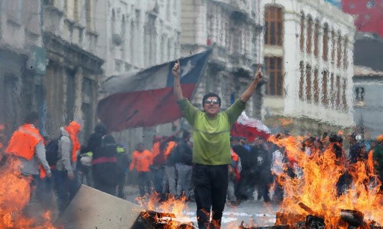 (VIDEOS) Al menos 50 detenidos y 28 heridos durante las protestas por el tercer aniversario del estallido social en Chile