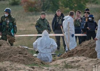 146 cuerpos fueron exhumados de una fosa común hallada en Lyman, una ciudad recuperada por Ucrania