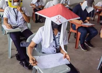 Se viraliza en las redes un curioso método para no copiar en exámenes