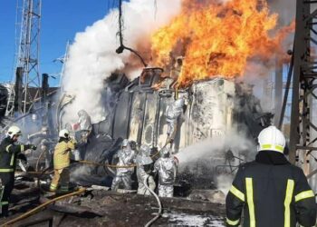 Rusia aceleró sus ataques contra instalaciones eléctricas en Ucrania y bombardeó 51 centros generadores este mes