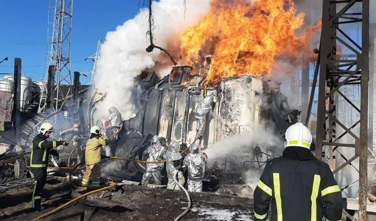 Rusia aceleró sus ataques contra instalaciones eléctricas en Ucrania y bombardeó 51 centros generadores este mes