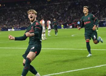 Darwin Núñez y Elliott llevan al Liverpool a octavos