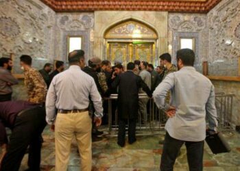 Ataque contra santuario chiita deja al menos 15 muertos en Irán
