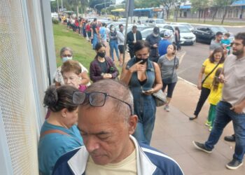 Abren los colegios electorales para la segunda vuelta de las presidenciales en Brasil