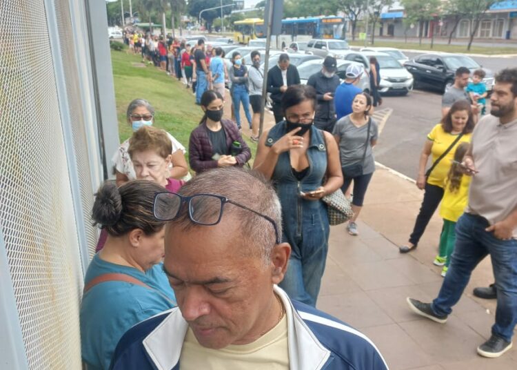 Abren los colegios electorales para la segunda vuelta de las presidenciales en Brasil