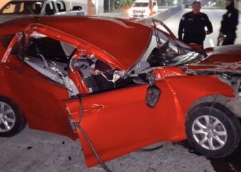 Dos personas resultan lesionadas tras fuerte impacto contra una rastra   