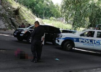 IMAGENES FUERTES | Anciana es arrollada sobre Carretera de Oro, en Ilopango