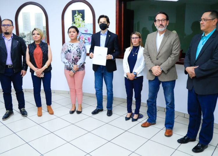 Acuerdan reforma al Código Penal para sancionar a personas que tiren desechos en vía pública a partir de dos libras