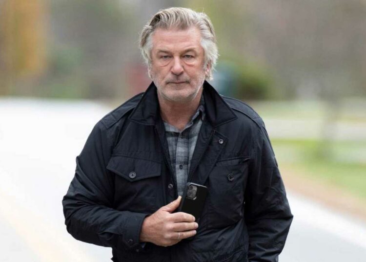 Finalizó la investigación contra el actor Alec Baldwin por el asesinato de Halyna Hutchins en el set de “Rust”