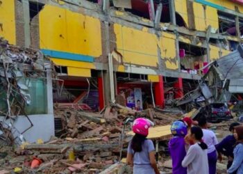 Un muerto y varios heridos tras terremoto de magnitud 6,0 en Indonesia