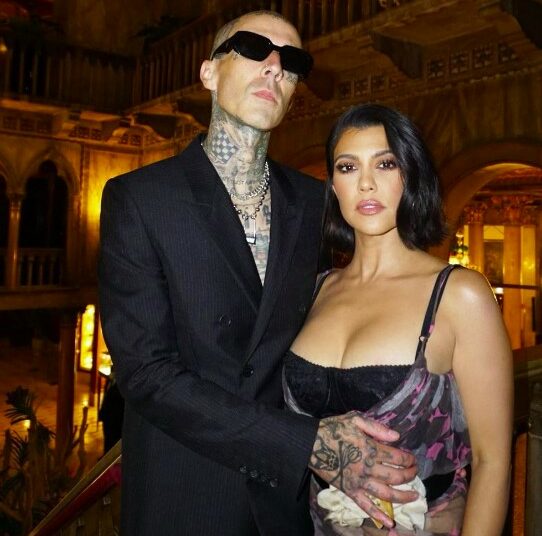 Kourtney Kardashian y Travis Barker suspendieron su proceso de fecundación in vitro
