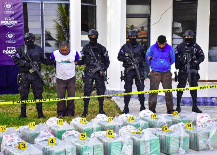 Padre e hijo son enviados a juicio tras transportar media tonelada de droga valorada en $12.5 millones