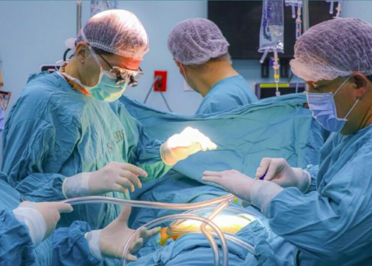 Salud desarrolla jornada de cirugías de arteria aorta en el Hospital Rosales