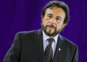 “Basta con que el Presidente Bukele deje de ejercer el cargo 6 meses antes, para que se pueda presentar a la candidatura”: Vicepresidente Ulloa
