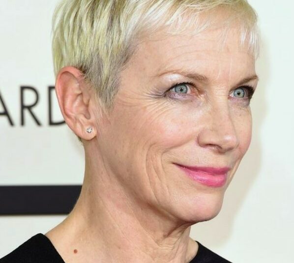 Annie Lennox se hace su primer tatuaje a los 67 años