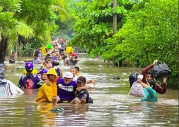 Inundación en colonia Prado tras el desbordamiento del río Grande de San Miguel