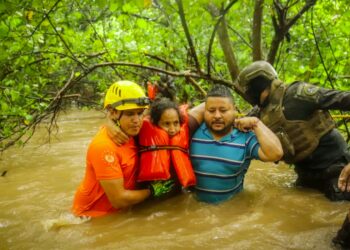 Más de 3,200 emergencias han sido atendidas por las autoridades debido a la Depresión Tropical Julia