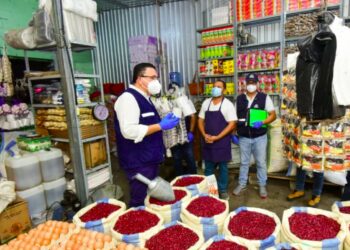 Defensoría del Consumidor inspecciona precios y abastecimiento de granos básicos en San Salvador